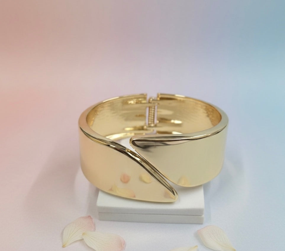 The Sculpt Cuff Bold Hand Cuff | Anti-Tarnish Gold